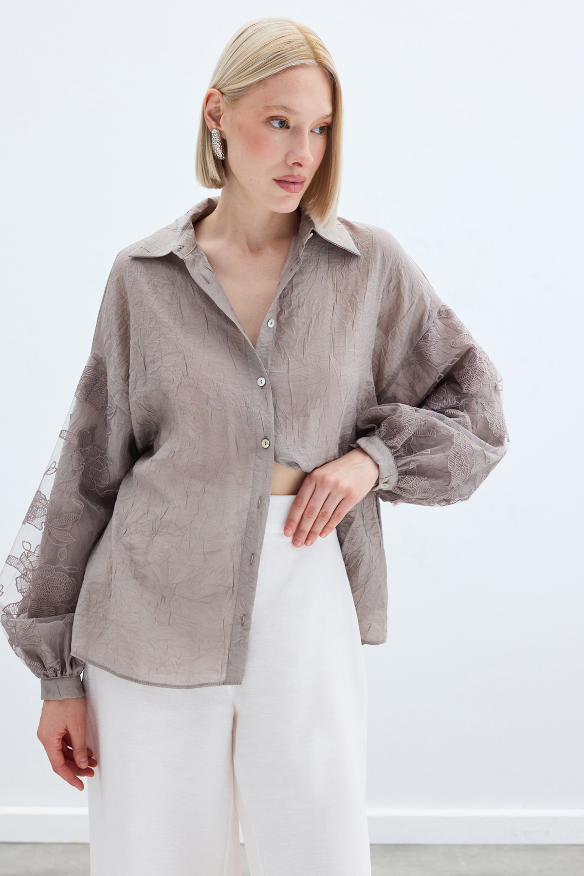 Nakış Detaylı Kraşlı Gömlek - Vizon