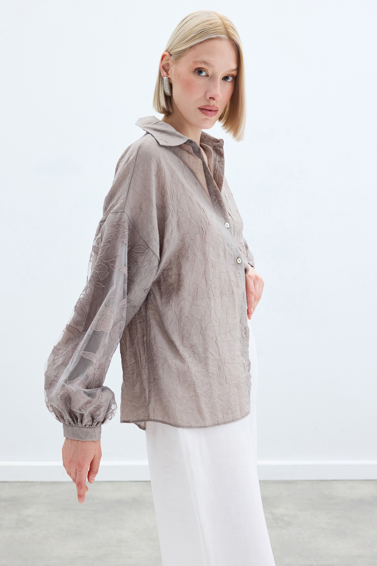 Nakış Detaylı Kraşlı Gömlek - Vizon