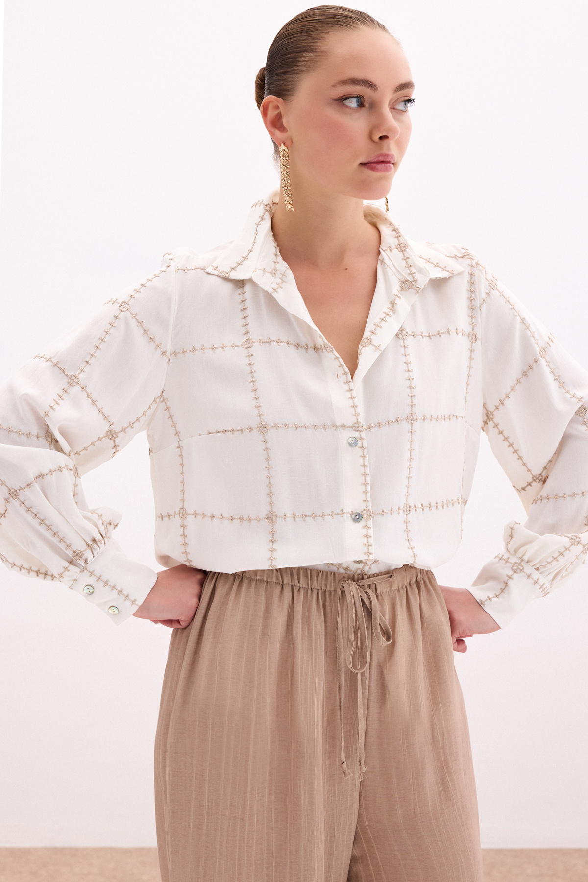 Nakış Detaylı Viskon Gömlek - Bej