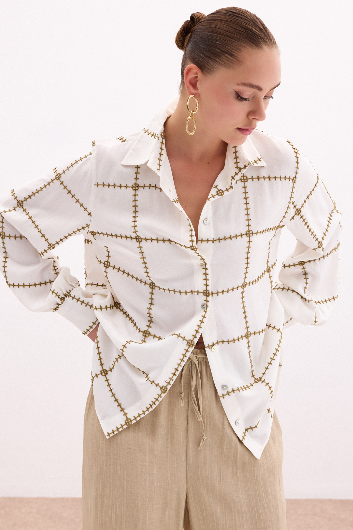 Nakış Detaylı Viskon Gömlek - Haki