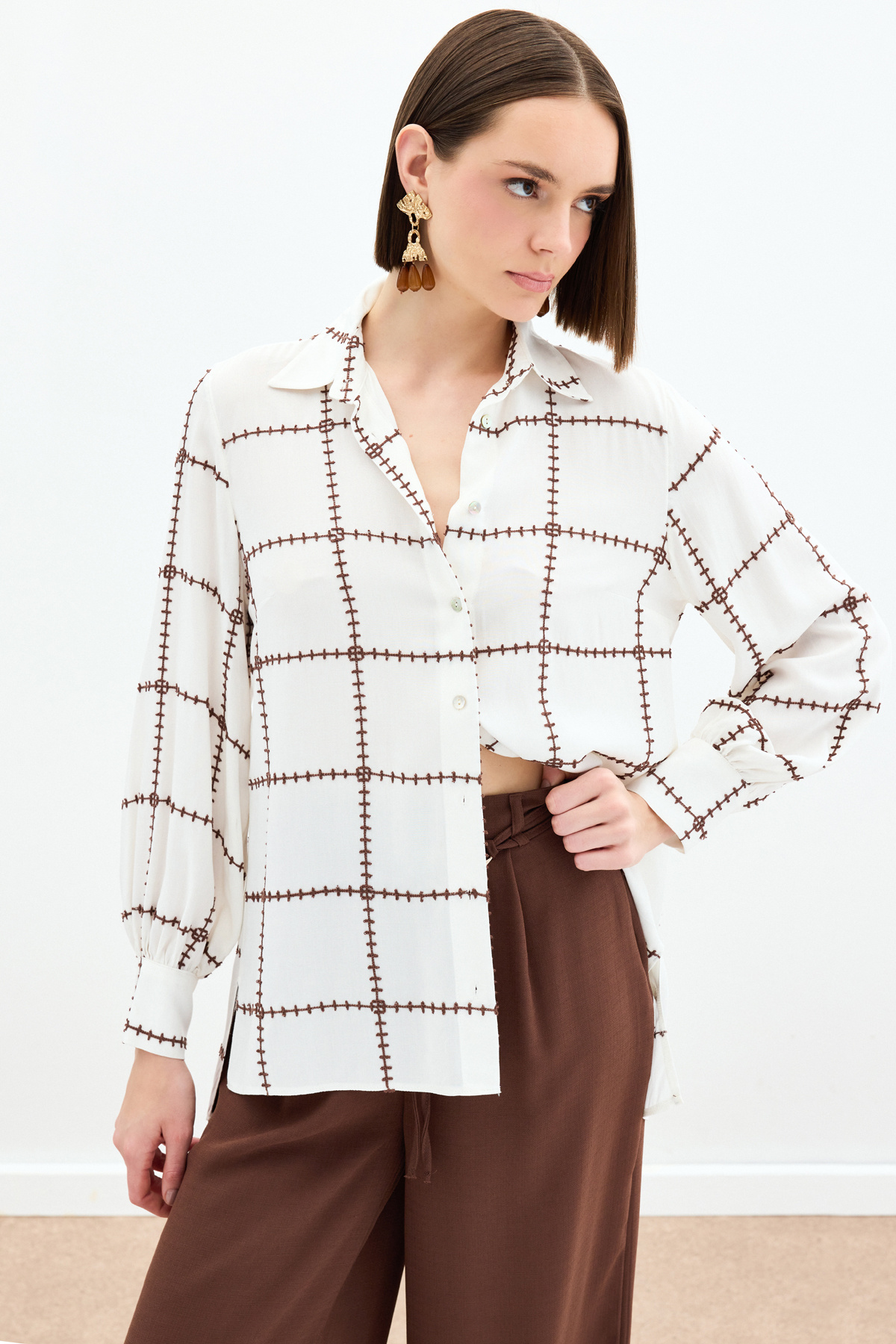 Nakış Detaylı Viskon Gömlek - Kahve