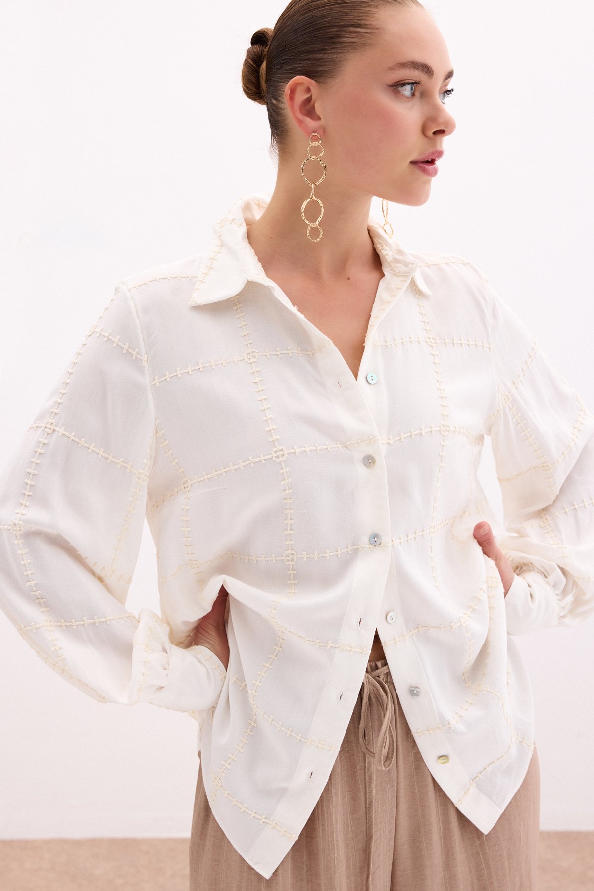 Nakış Detaylı Viskon Gömlek - Krem