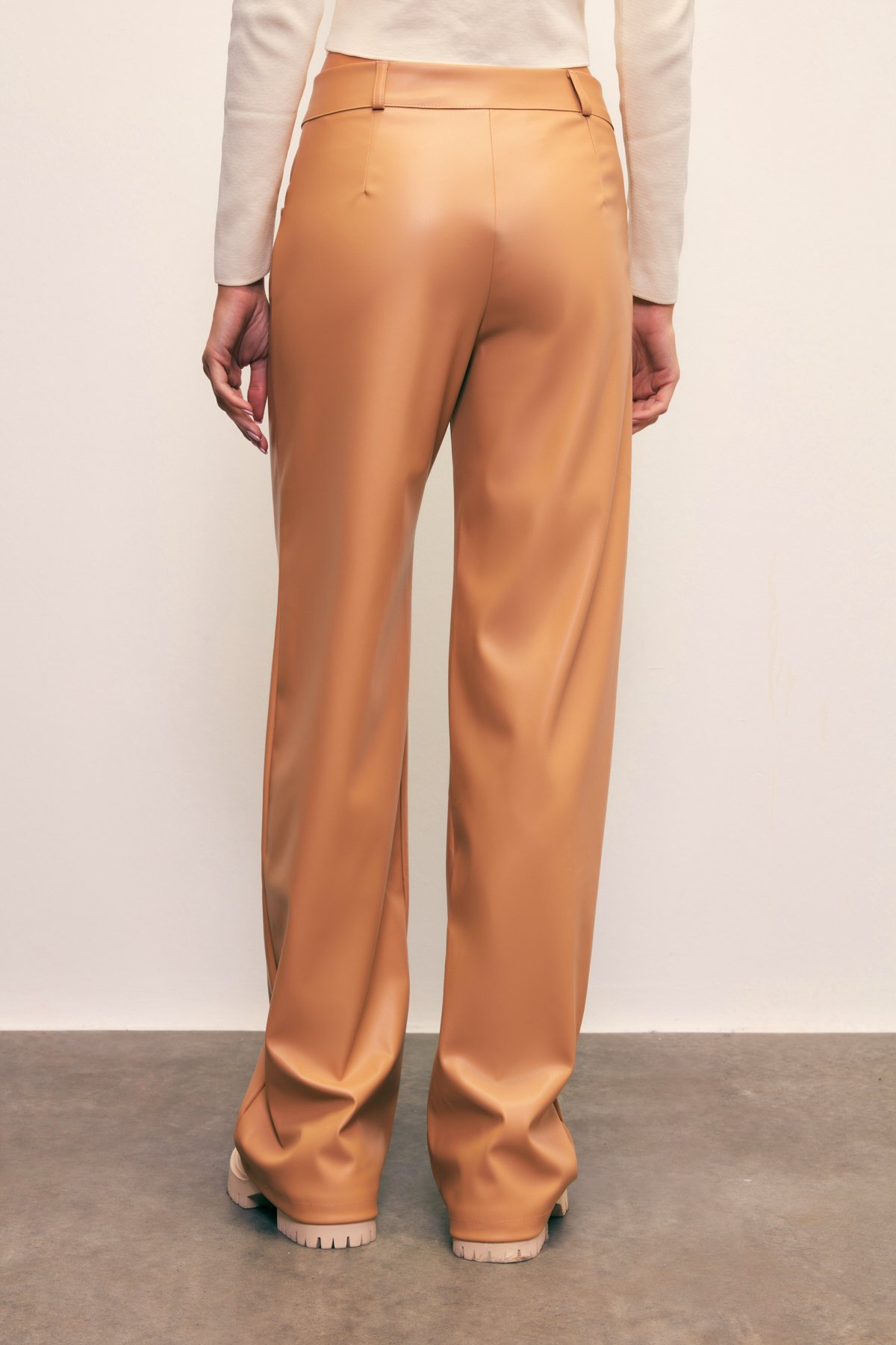 Nervür Detaylı Deri Pantolon - FINDIK