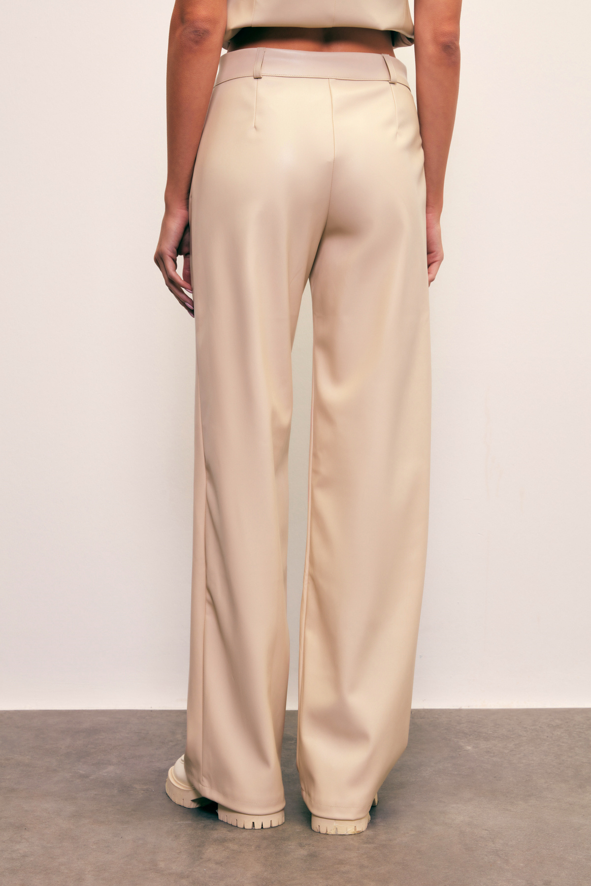 Nervür Detaylı Deri Pantolon - TAŞ