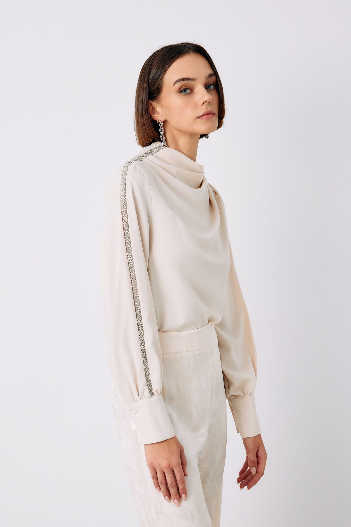 Omuz Aksesuarlı Bluz - BEJ
