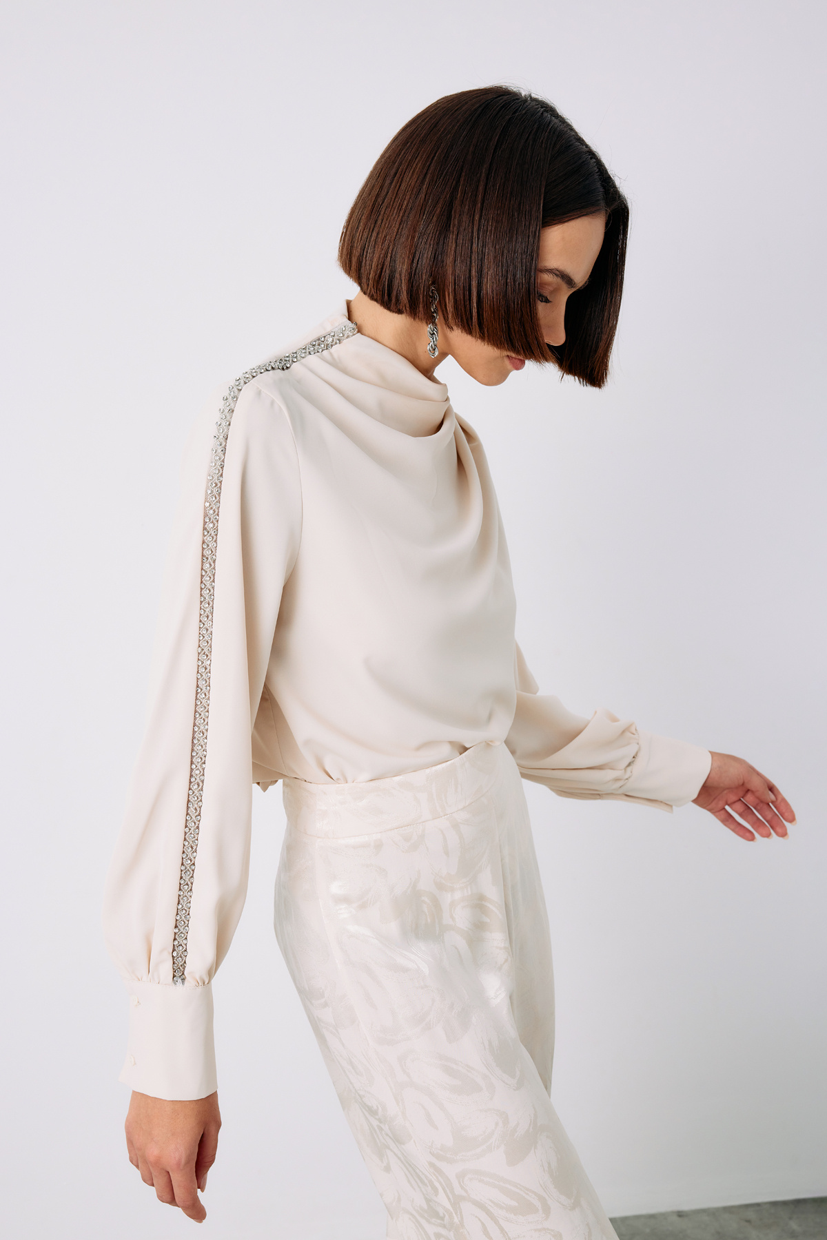 Omuz Aksesuarlı Bluz - BEJ