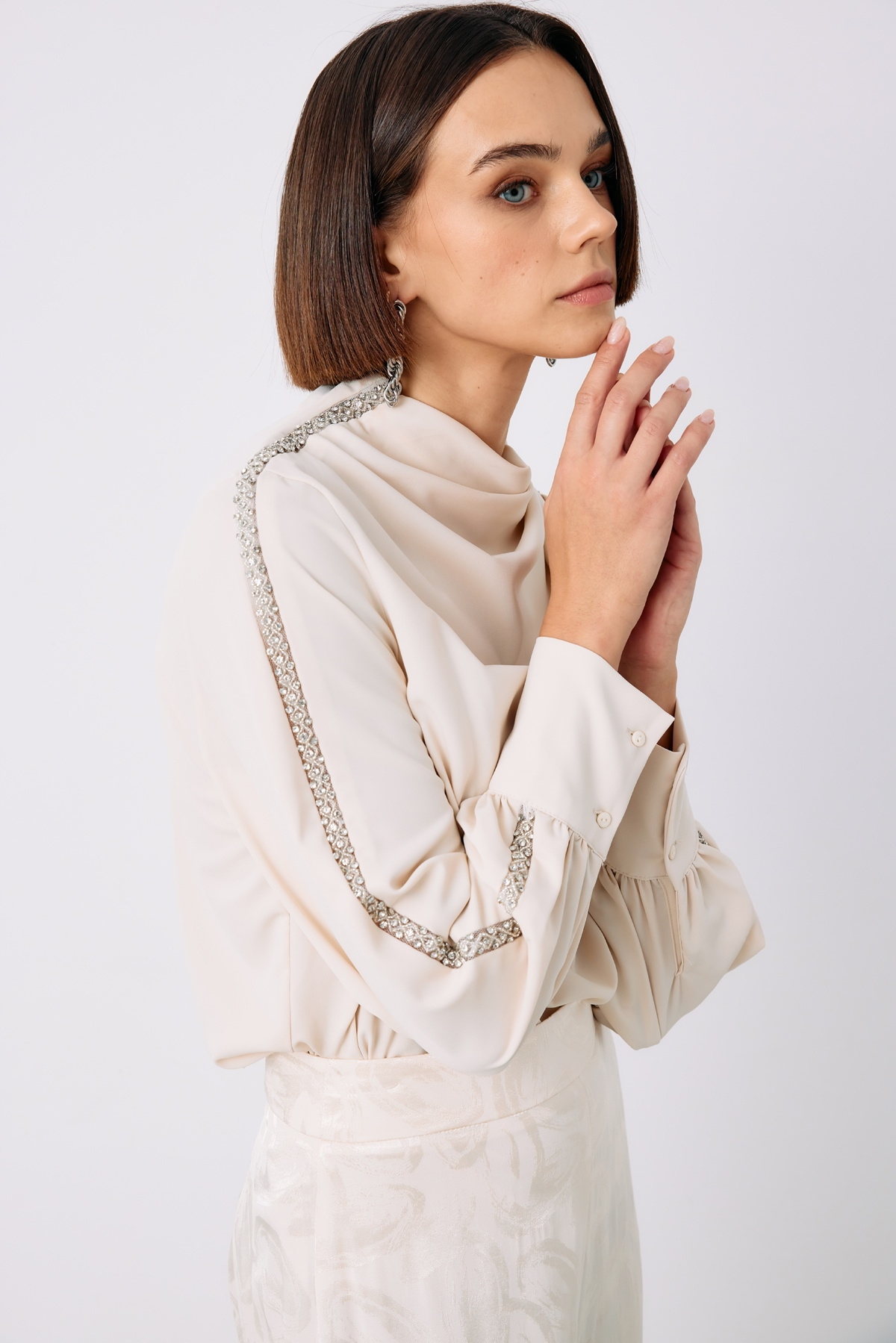Omuz Aksesuarlı Bluz - BEJ