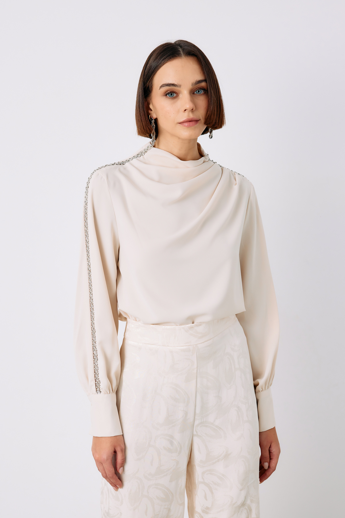 Omuz Aksesuarlı Bluz - BEJ