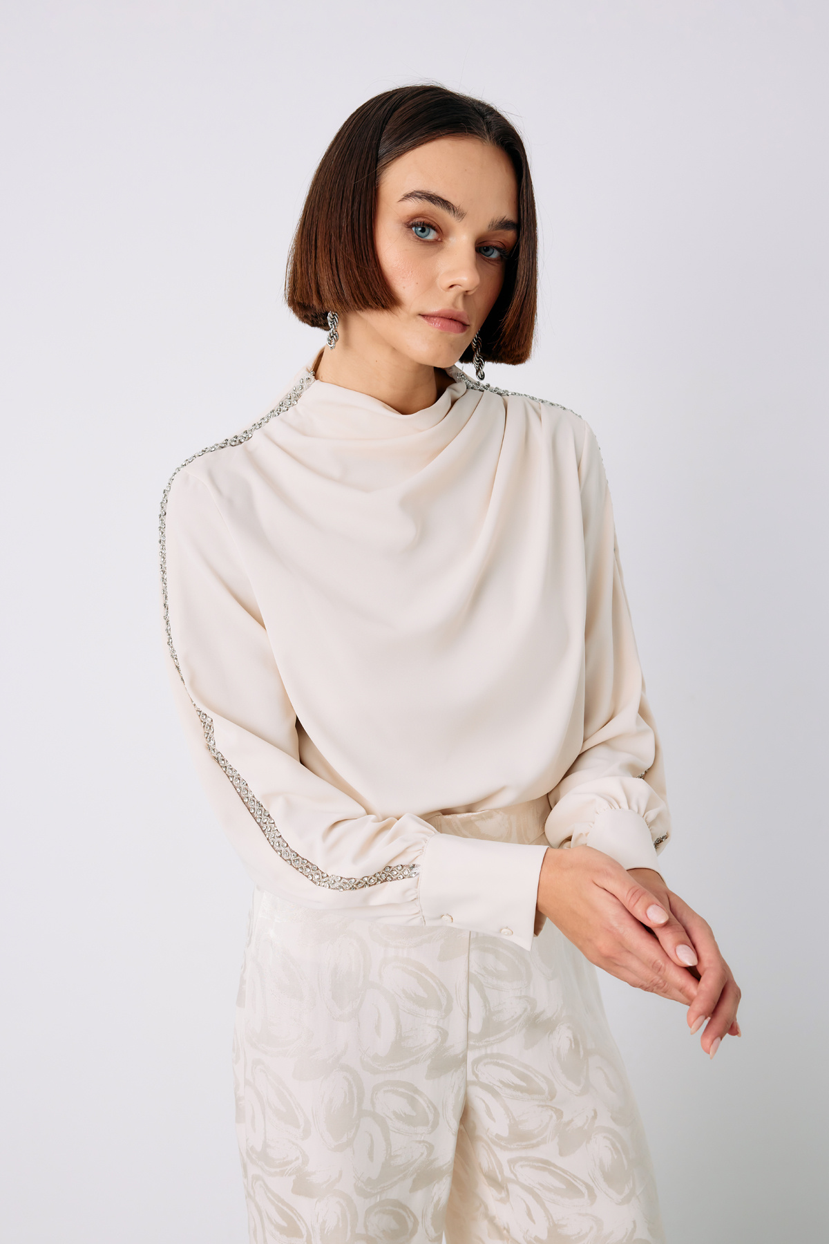 Omuz Aksesuarlı Bluz - BEJ