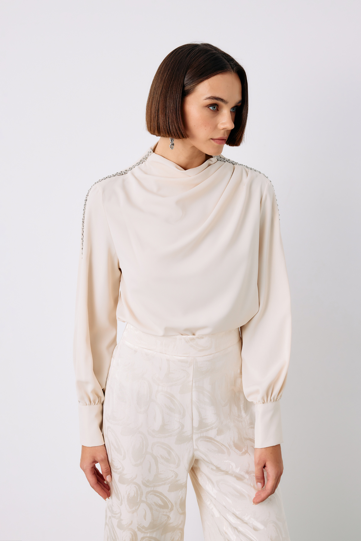 Omuz Aksesuarlı Bluz - BEJ