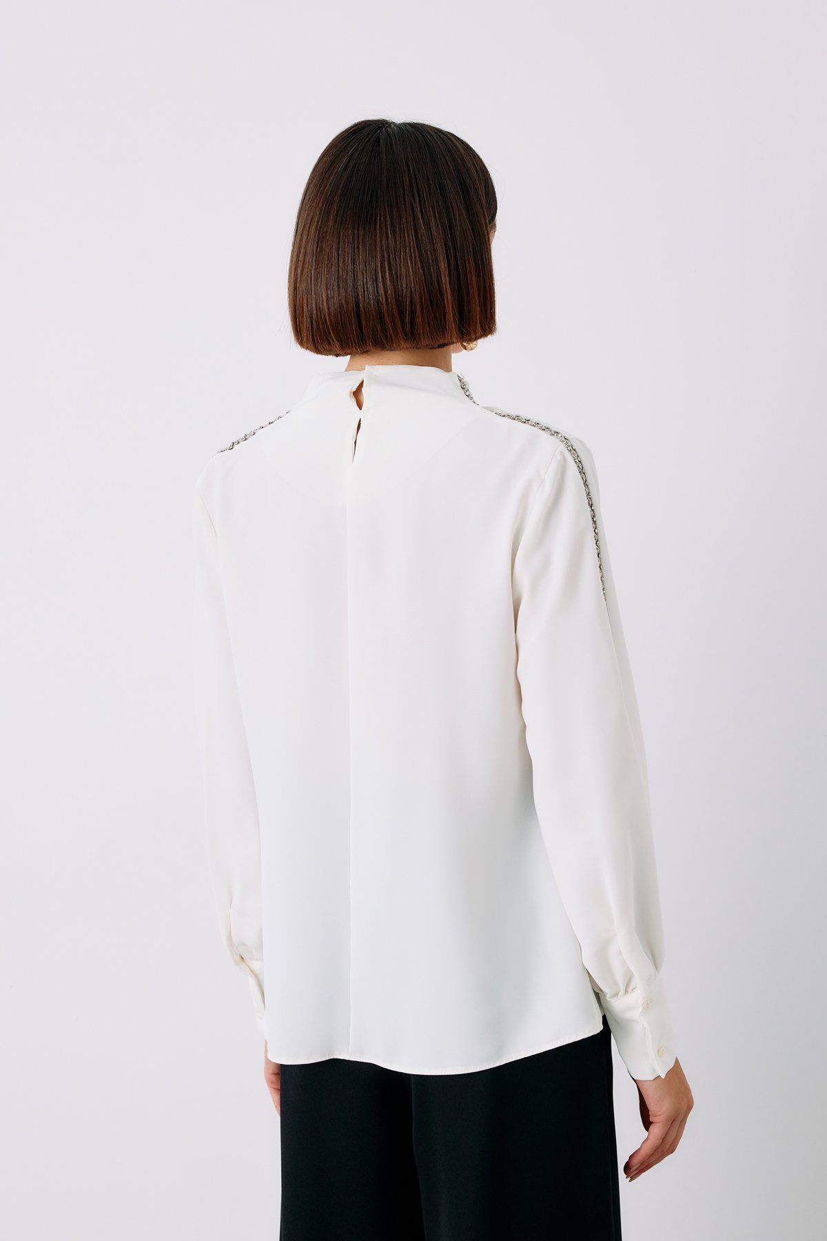 Omuz Aksesuarlı Bluz - EKRU