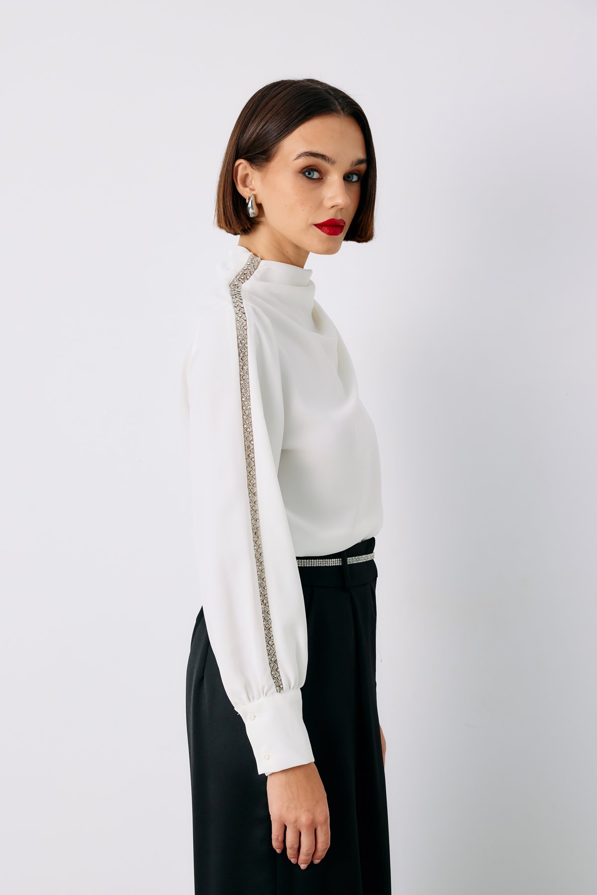 Omuz Aksesuarlı Bluz - EKRU