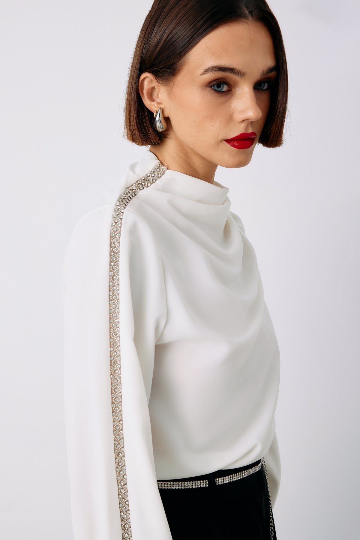 Omuz Aksesuarlı Bluz - EKRU