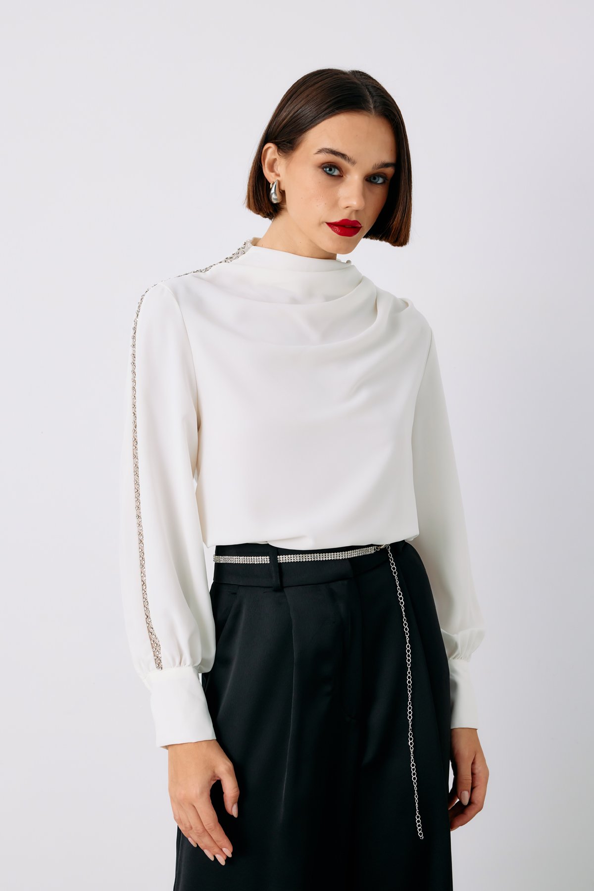 Omuz Aksesuarlı Bluz - EKRU