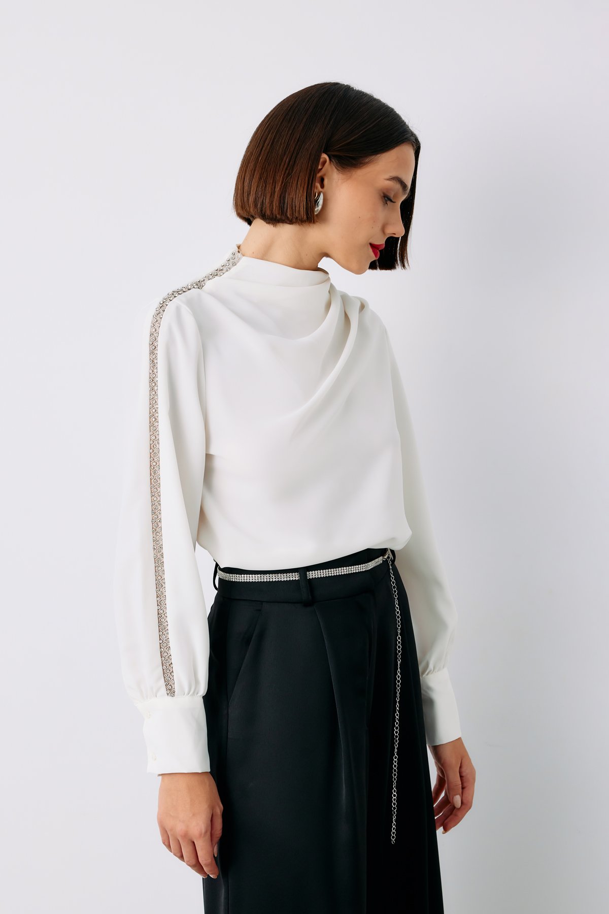 Omuz Aksesuarlı Bluz - EKRU