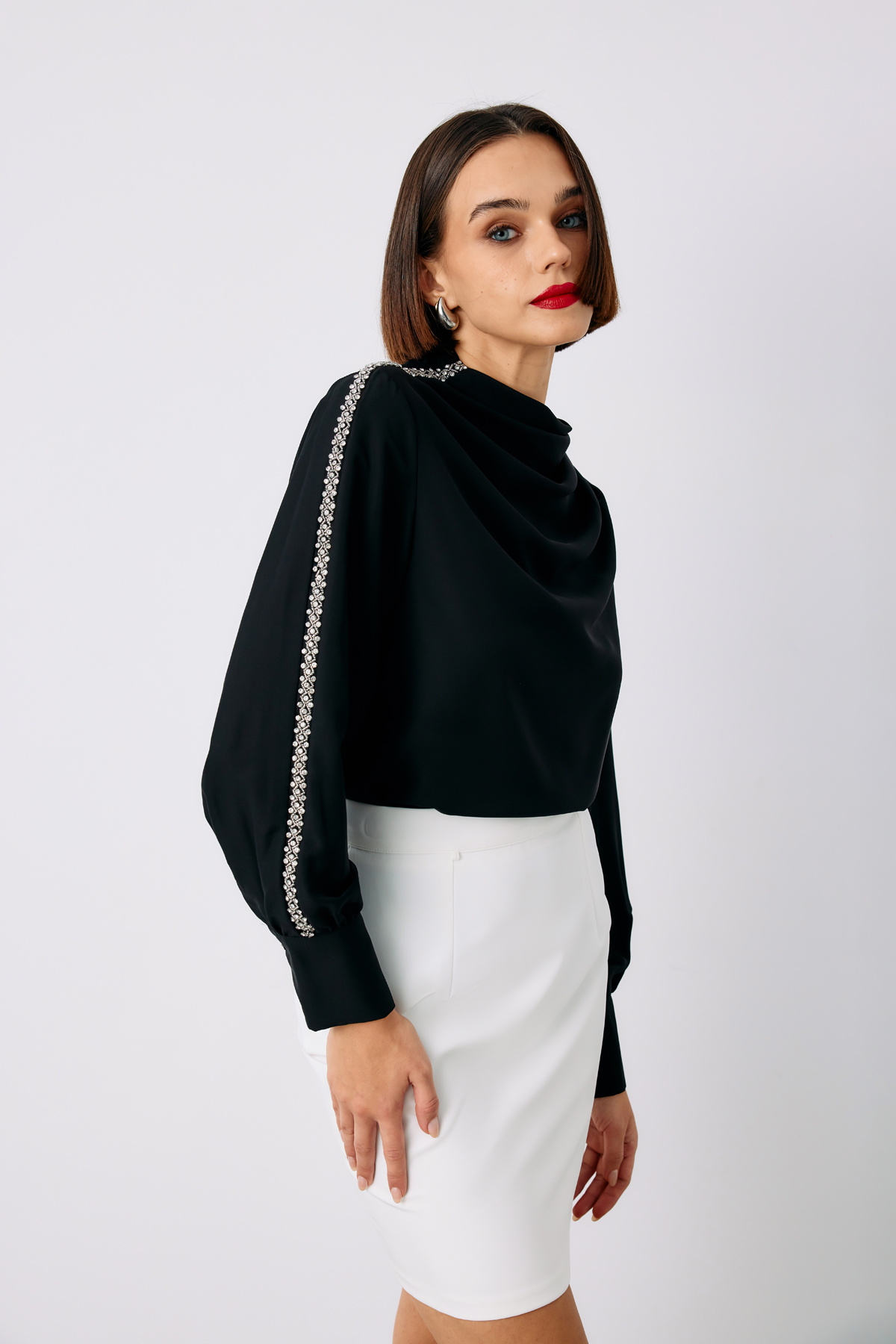 Omuz Aksesuarlı Bluz - SİYAH