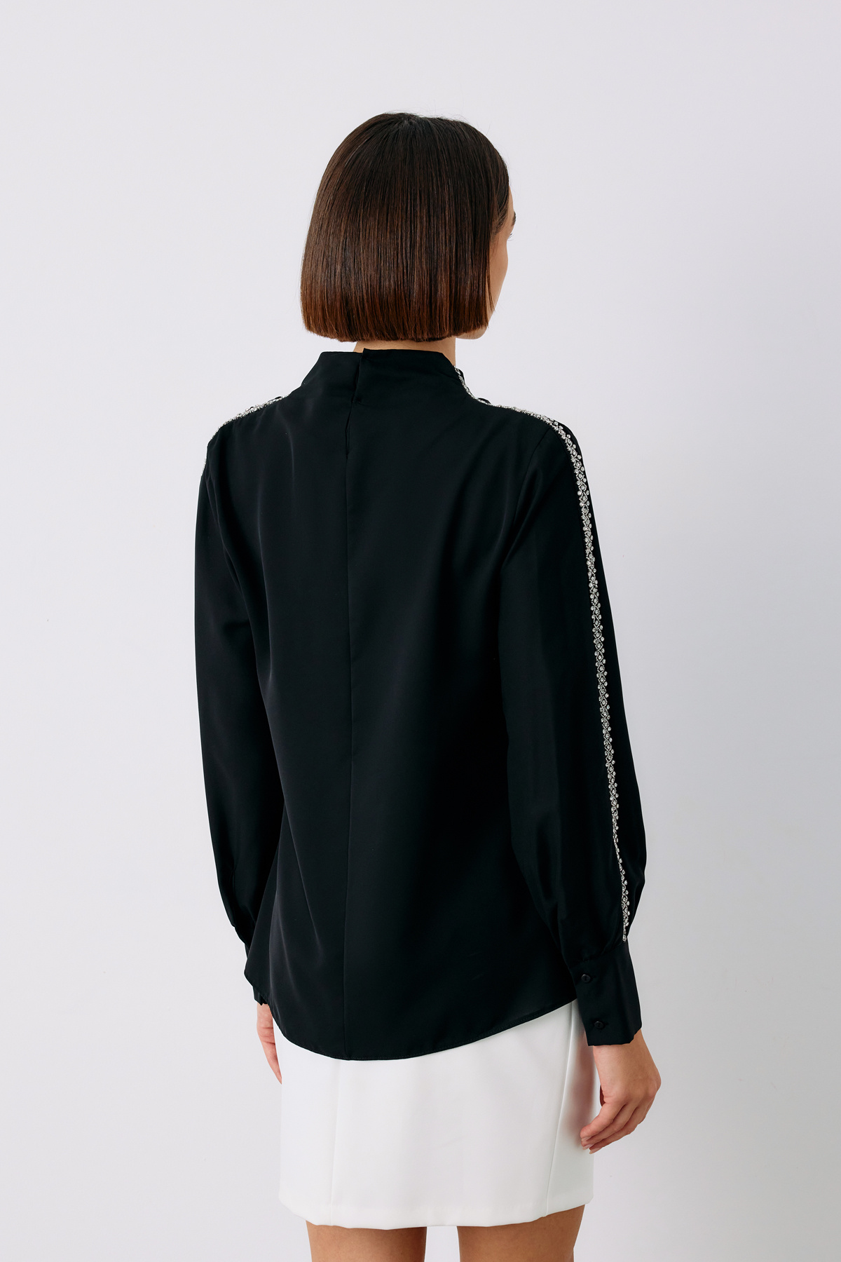 Omuz Aksesuarlı Bluz - SİYAH