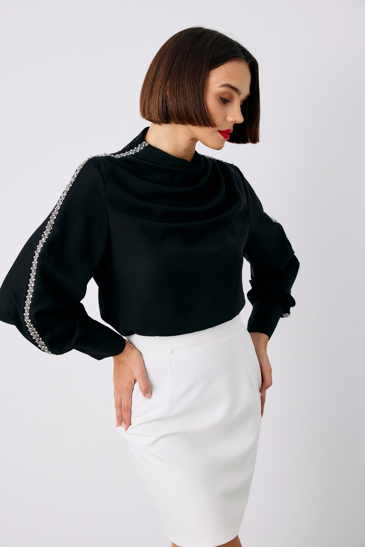 Omuz Aksesuarlı Bluz - SİYAH