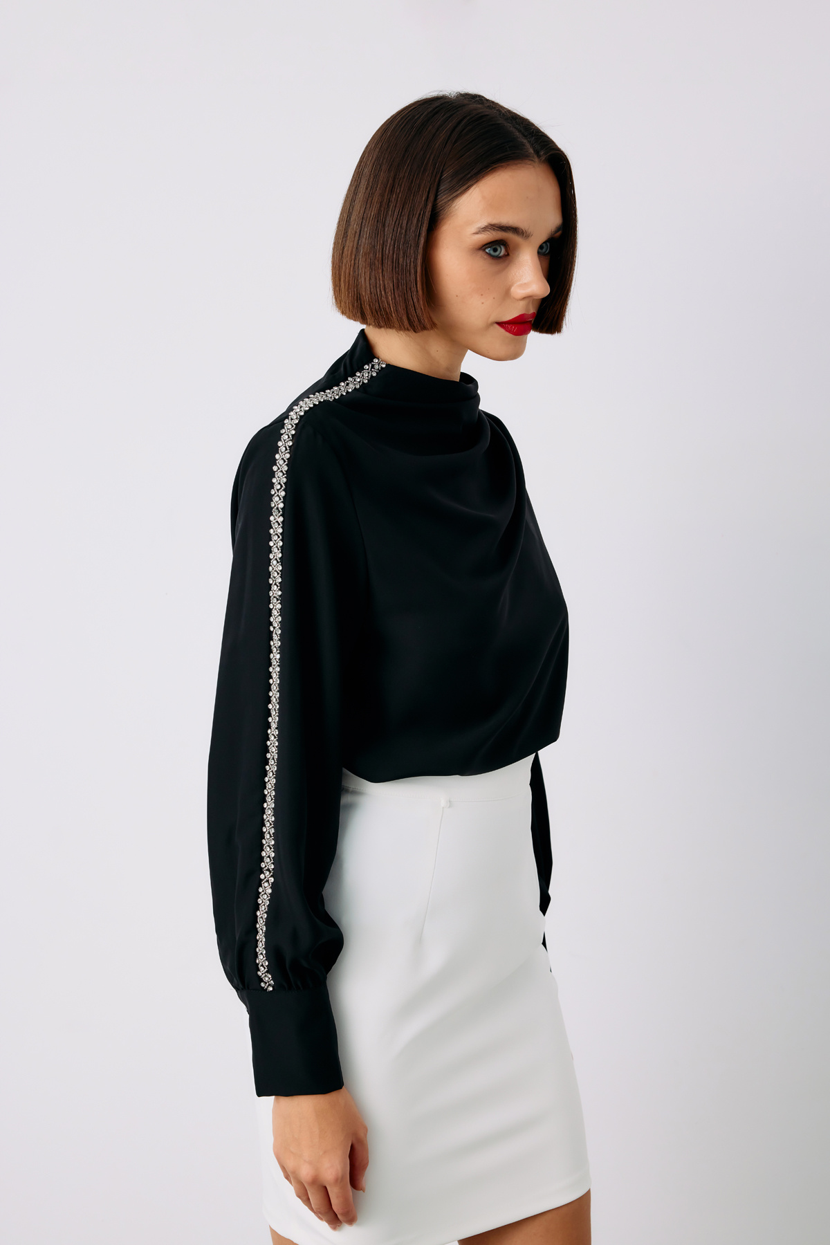Omuz Aksesuarlı Bluz - SİYAH