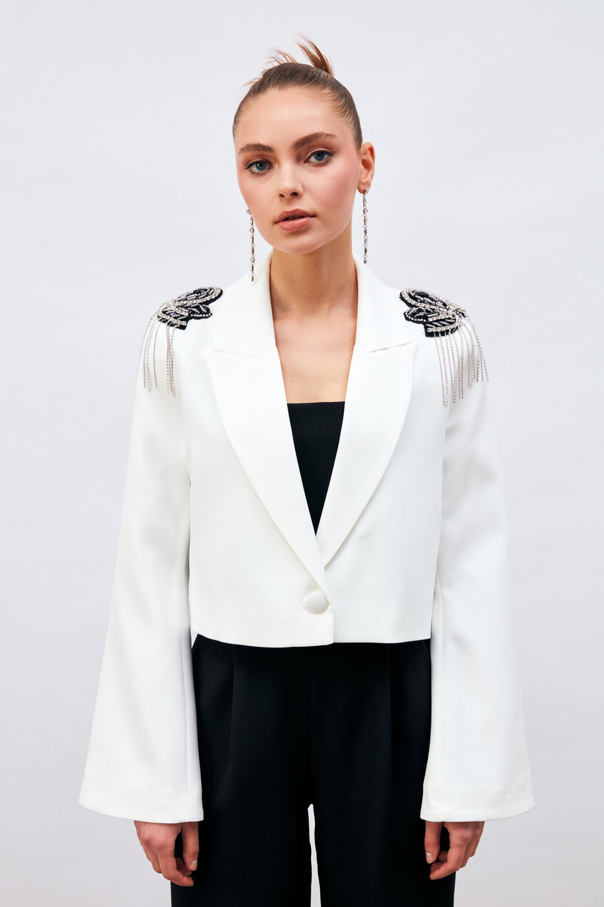 Omuz Aksesuarlı Kısa Ceket - EKRU