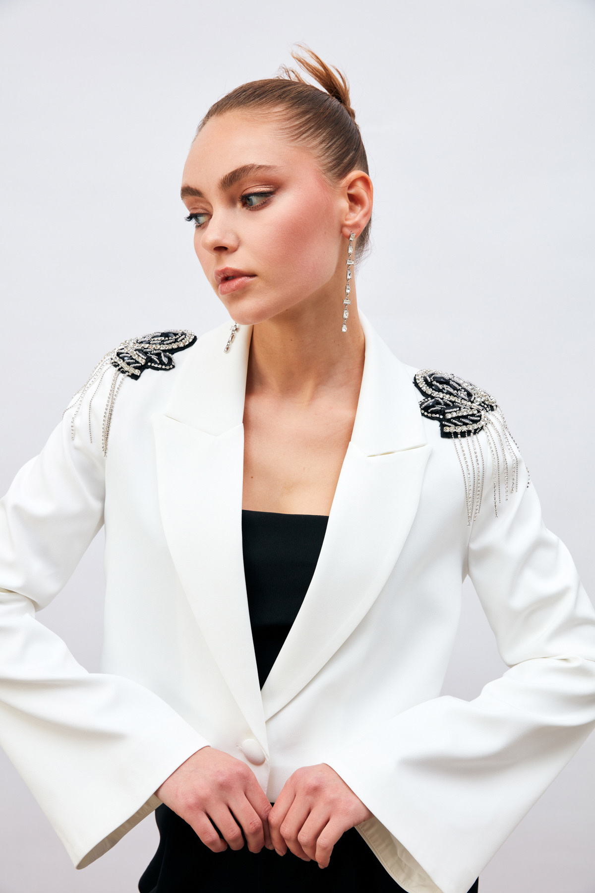 Omuz Aksesuarlı Kısa Ceket - EKRU