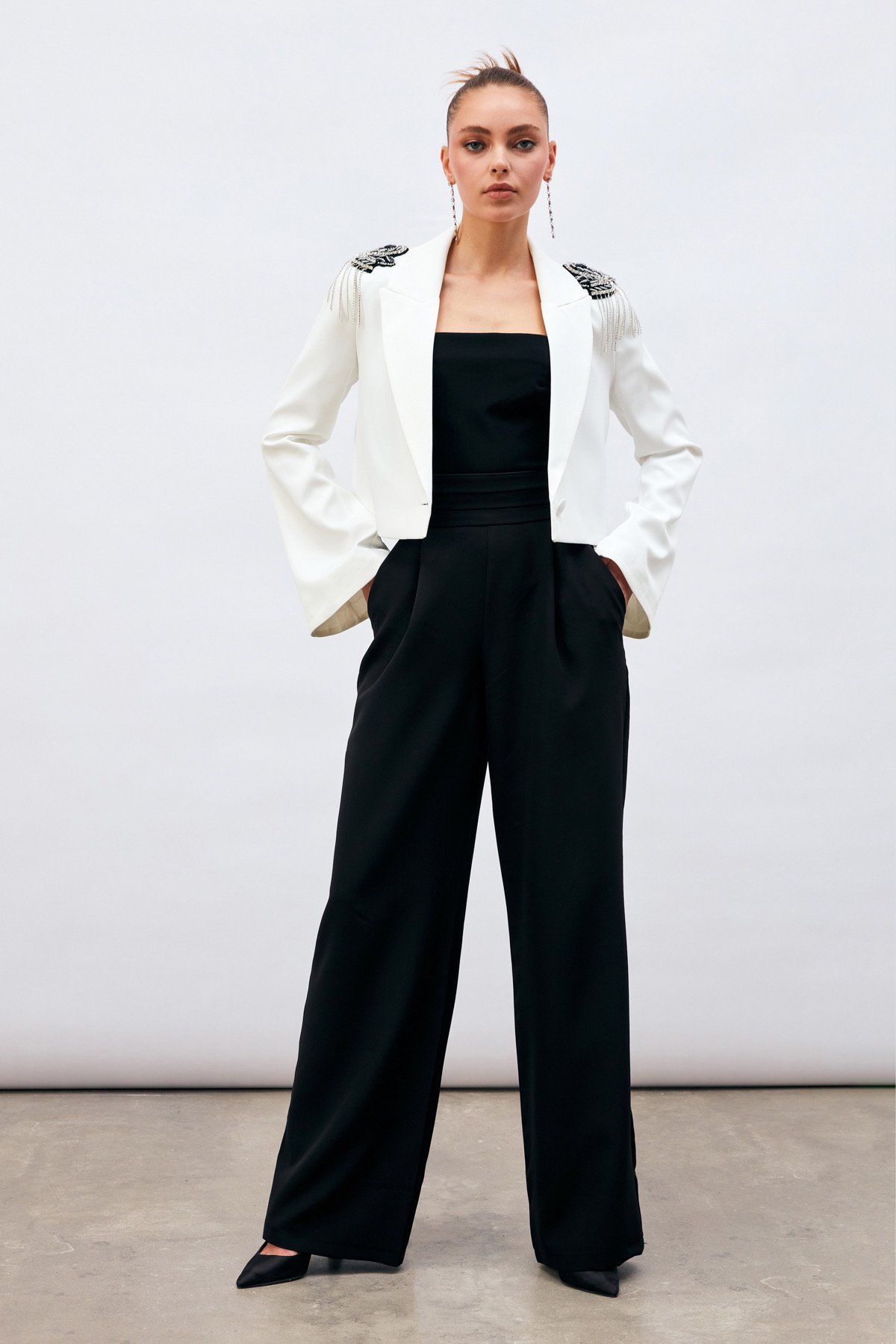 Omuz Aksesuarlı Kısa Ceket - EKRU