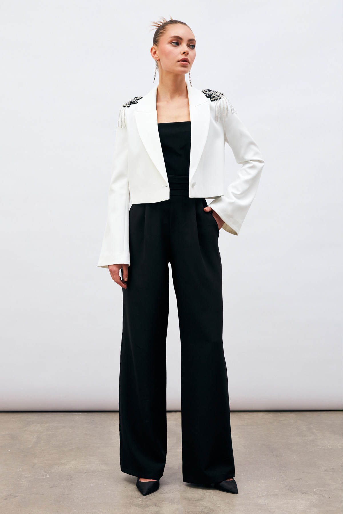 Omuz Aksesuarlı Kısa Ceket - EKRU