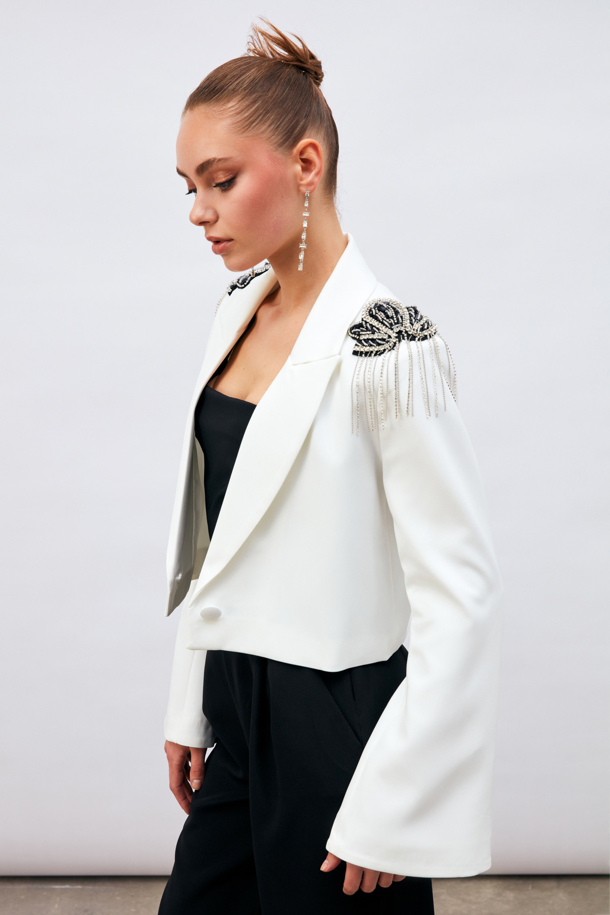 Omuz Aksesuarlı Kısa Ceket - EKRU