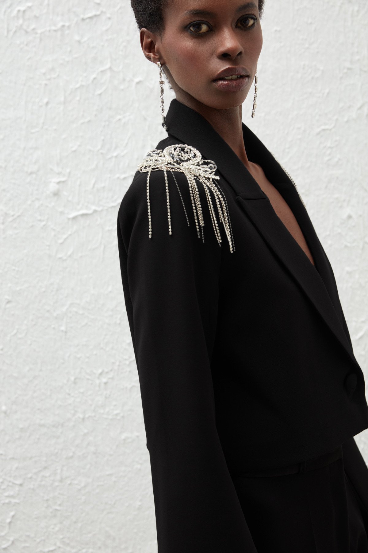 Omuz Aksesuarlı Kısa Ceket - SİYAH