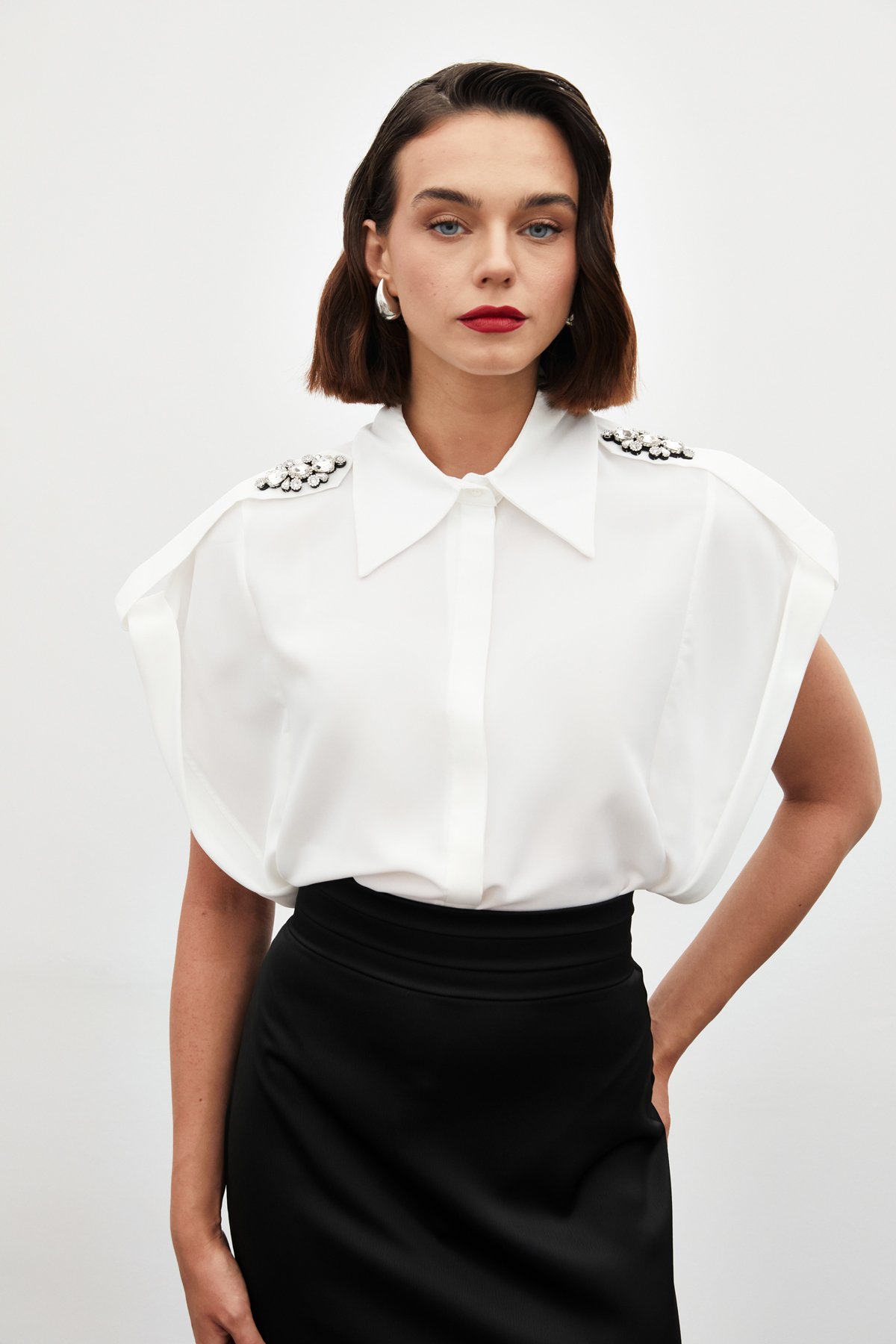 Omuz Aksesuarlı Kısa Kol Gömlek - EKRU