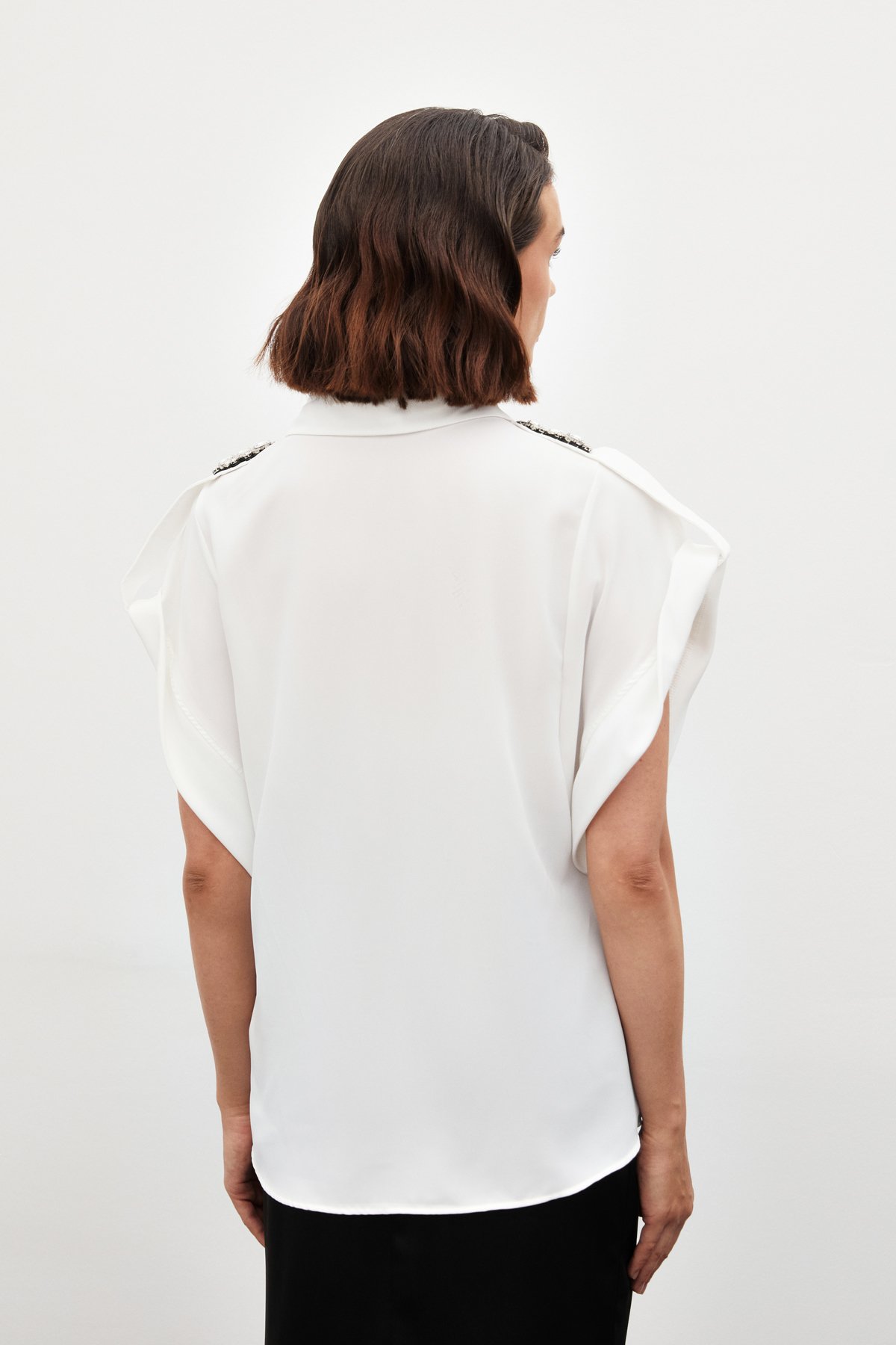 Omuz Aksesuarlı Kısa Kol Gömlek - EKRU