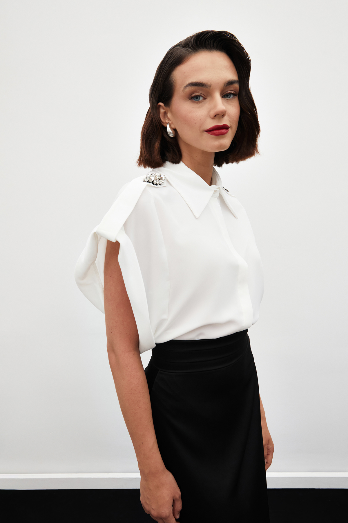 Omuz Aksesuarlı Kısa Kol Gömlek - EKRU