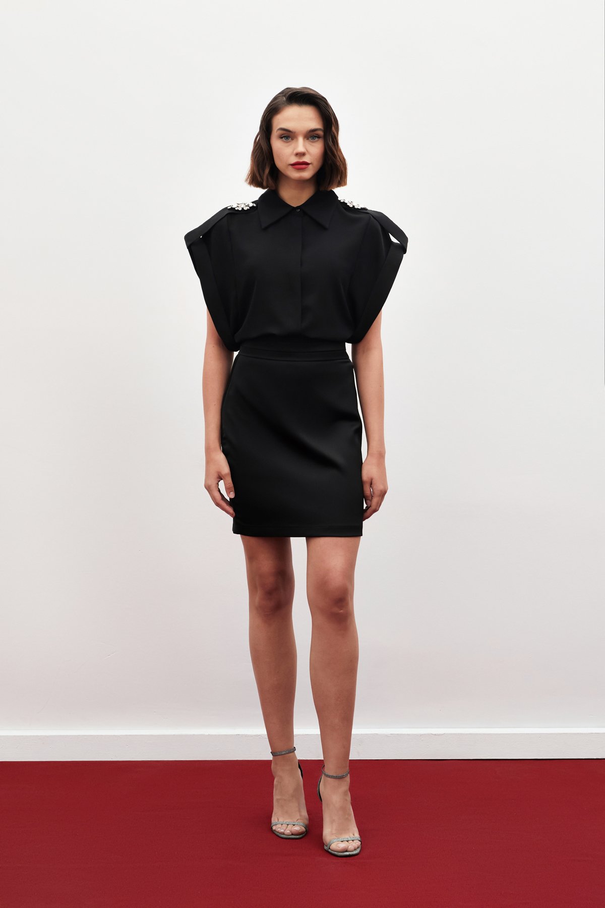 Omuz Aksesuarlı Kısa Kol Gömlek - SİYAH