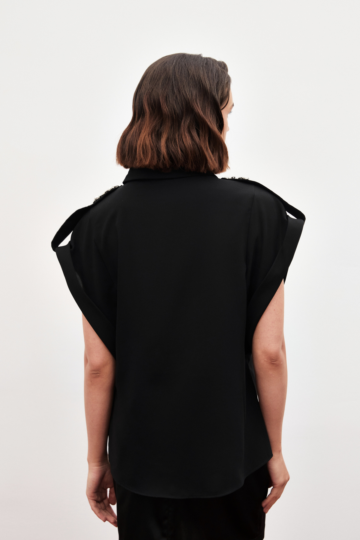 Omuz Aksesuarlı Kısa Kol Gömlek - SİYAH