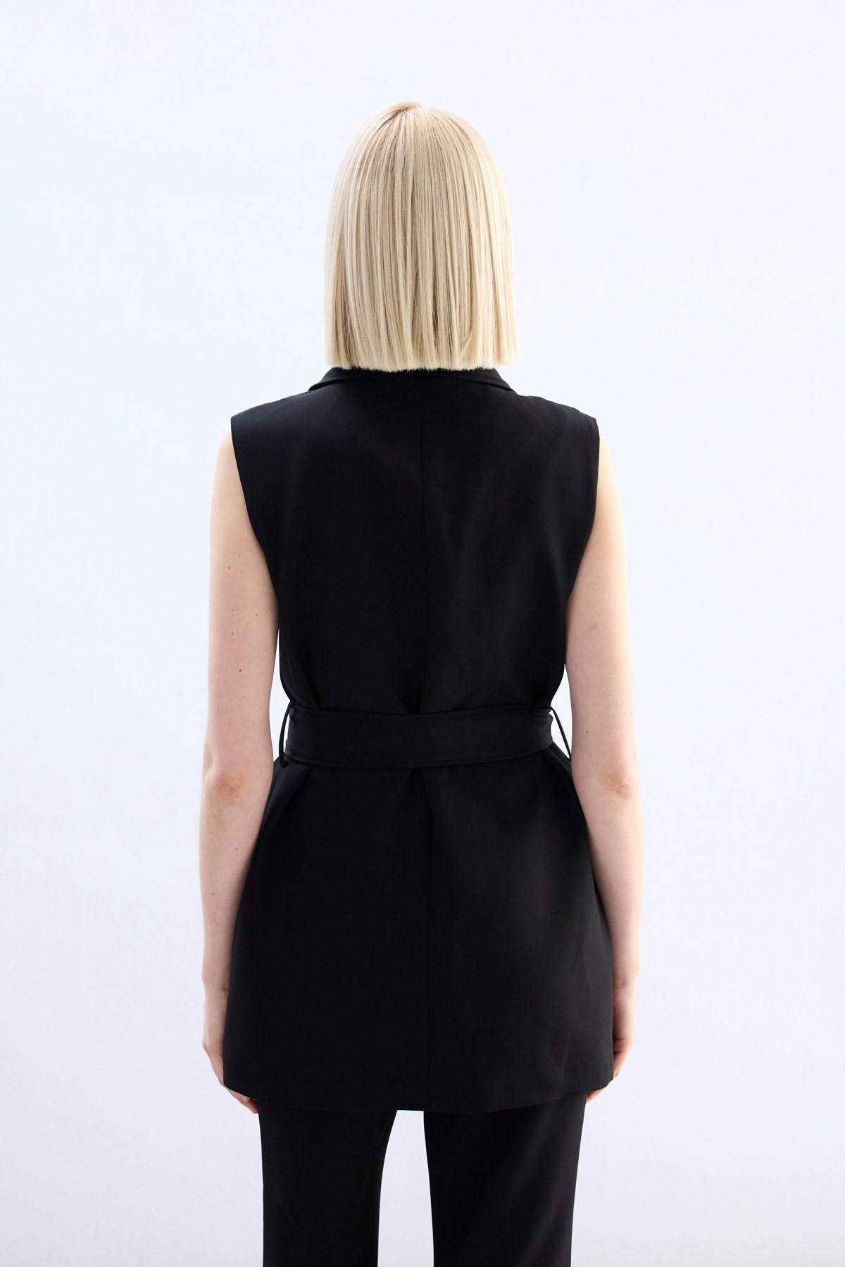 Omuz Aksesuarlı Kuşaklı Yelek - Siyah