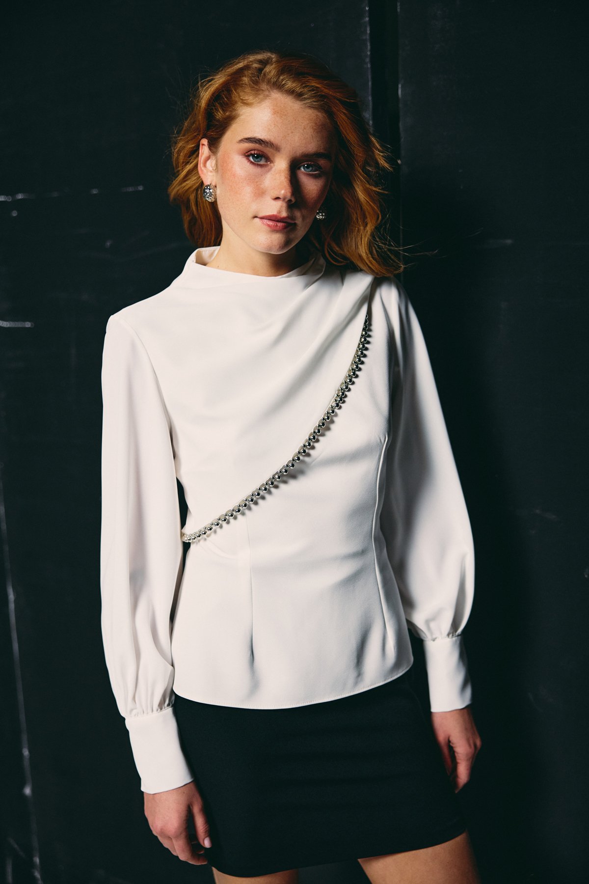 Ön Aksesuarlı  Bluz - Ekru