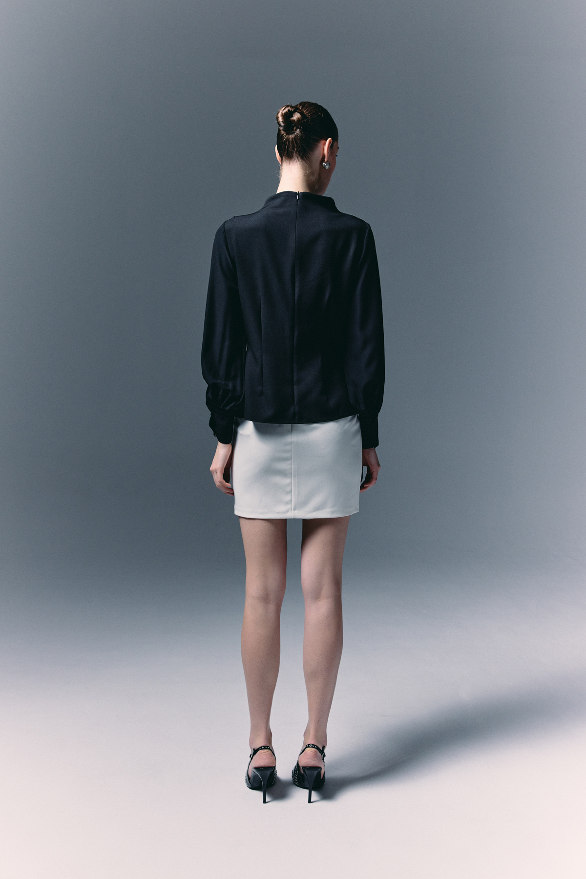 Ön Aksesuarlı  Bluz - Siyah