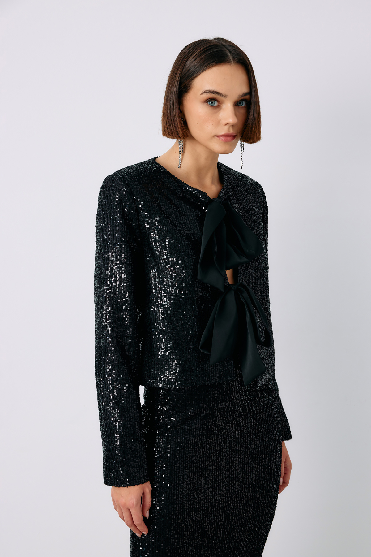 Ön Kuşaklı Payetli Kısa Ceket - SİYAH