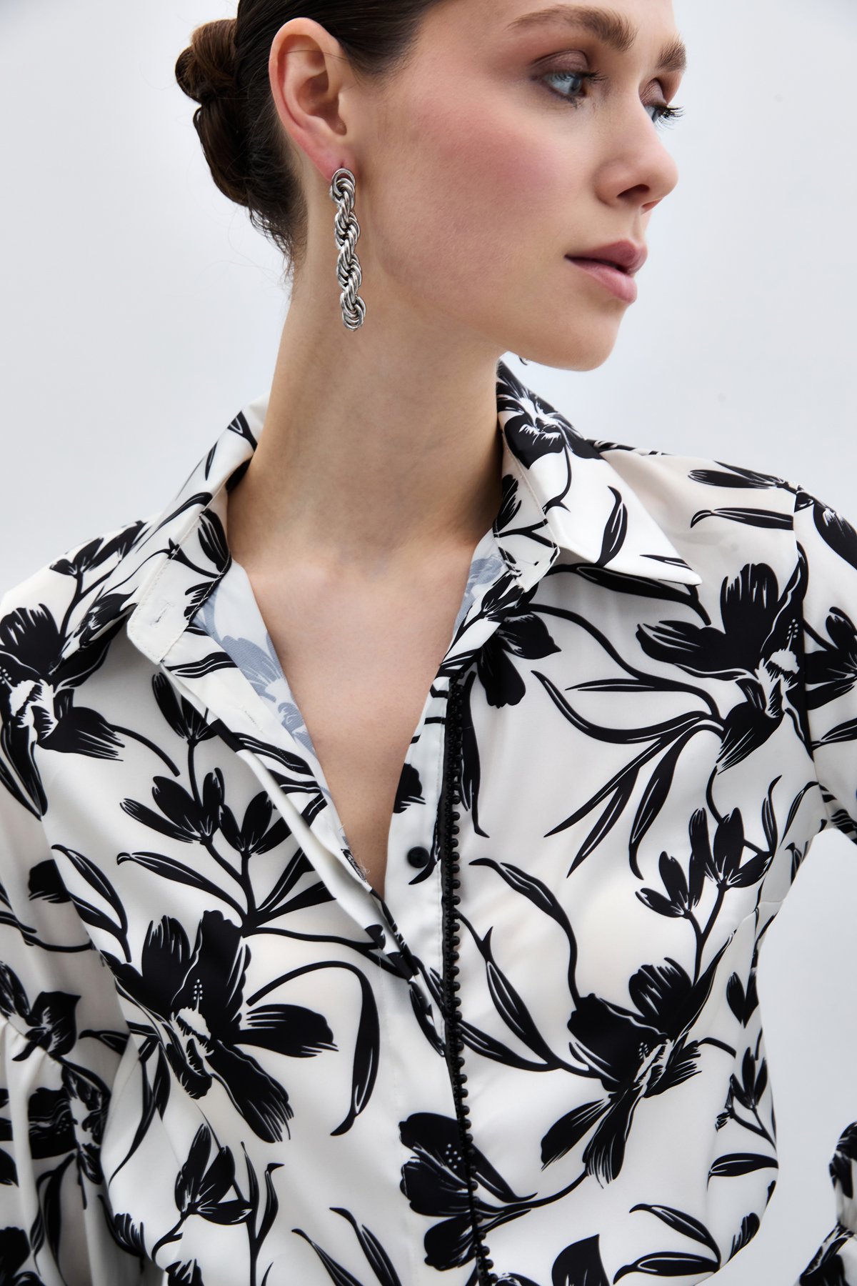 Ön Siyah İncili Gömlek - Siyah