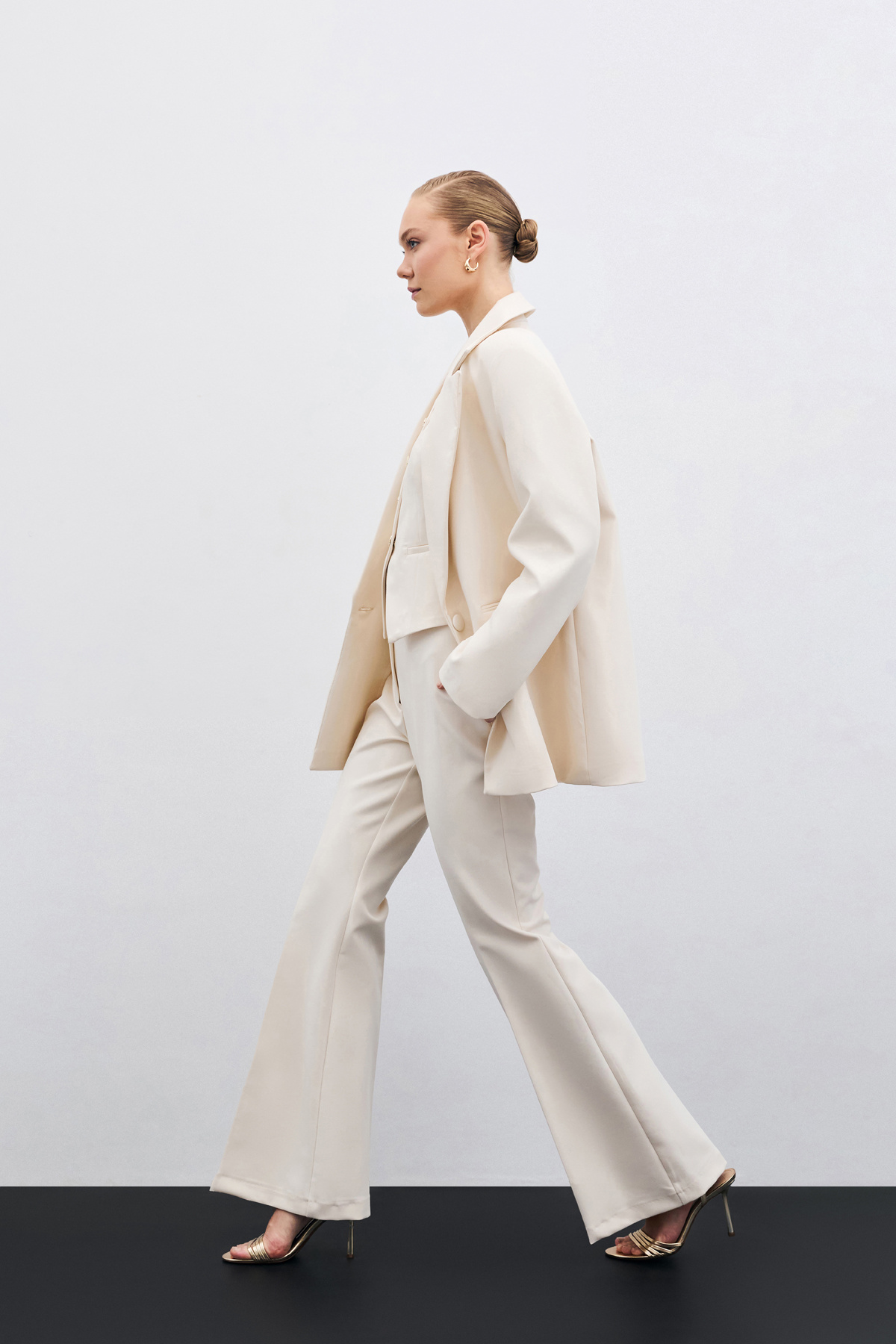 Ön Tek Düğmeli Uzun Ceket - Bej