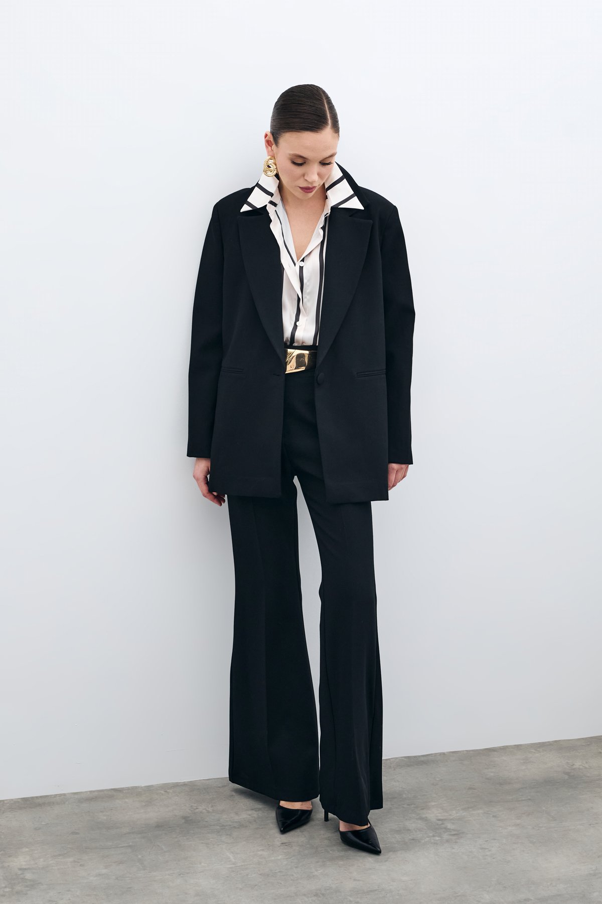 Ön Tek Düğmeli Uzun Ceket - Siyah