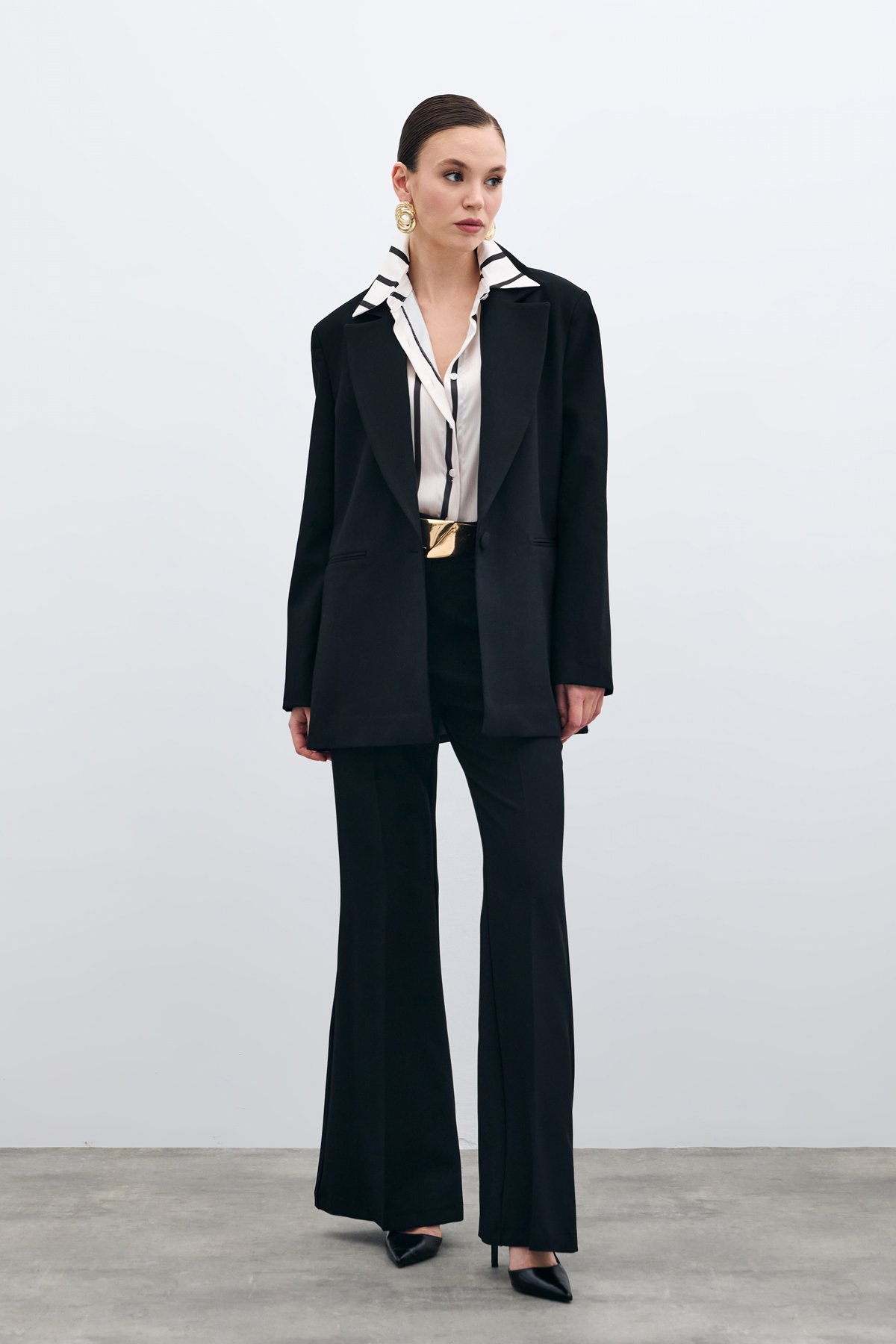 Ön Tek Düğmeli Uzun Ceket - Siyah