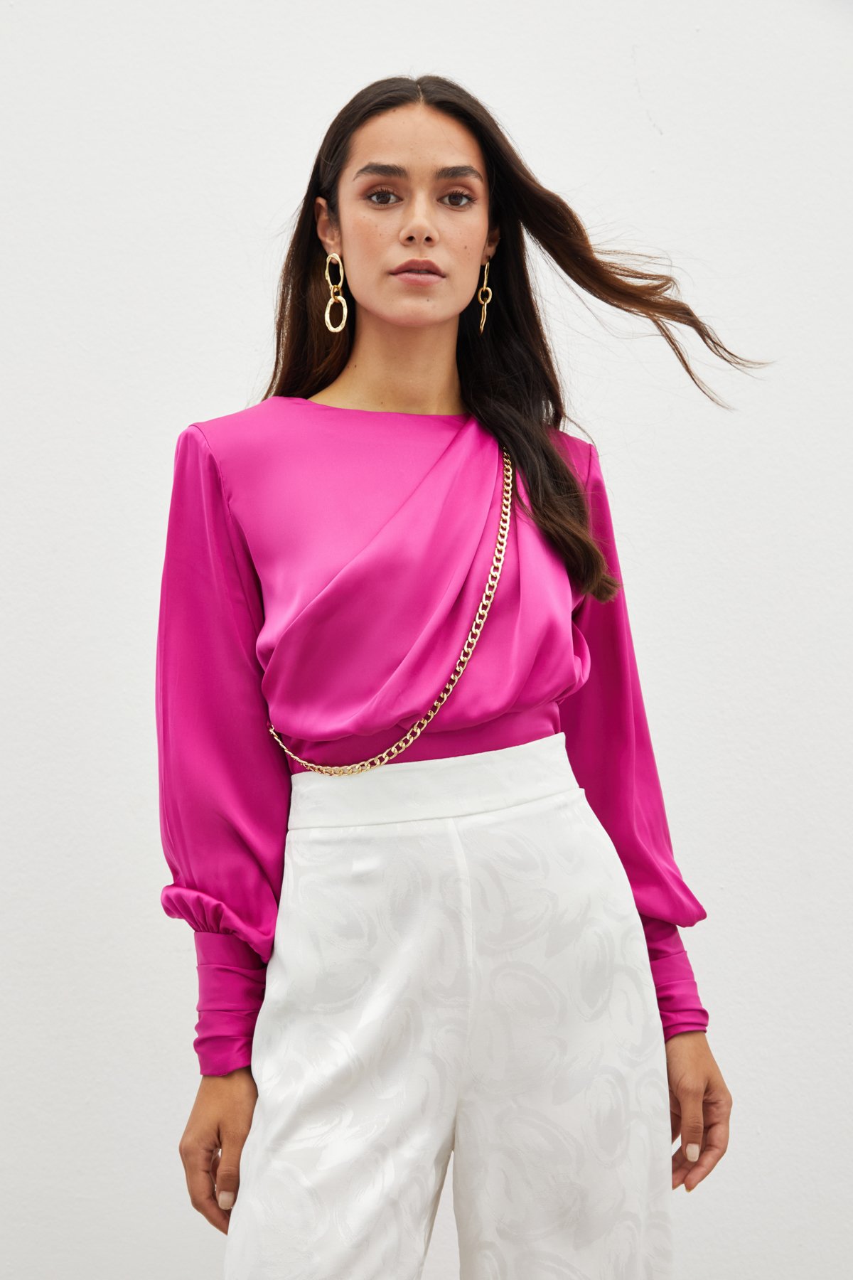 Ön Zincirli Saten Bluz - FUŞYA
