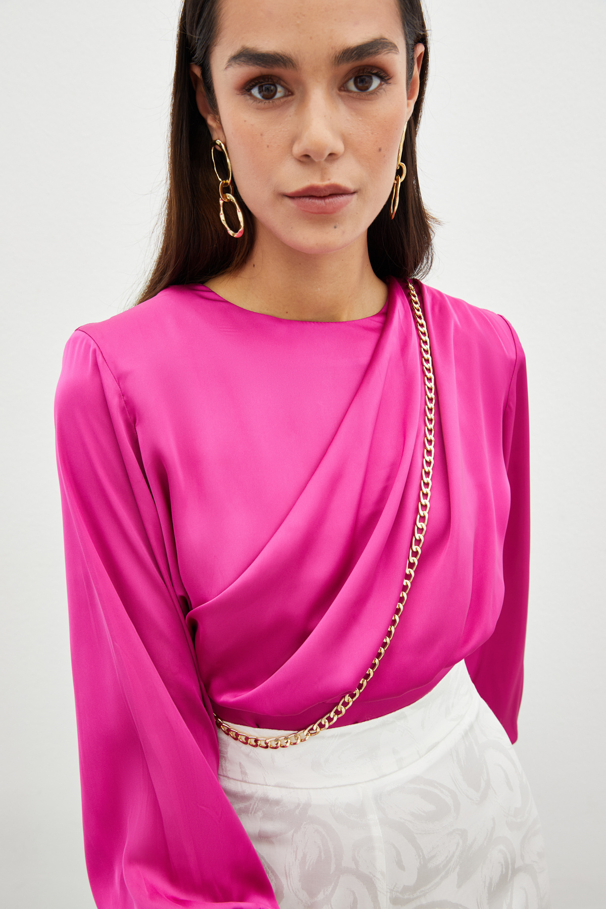 Ön Zincirli Saten Bluz - FUŞYA