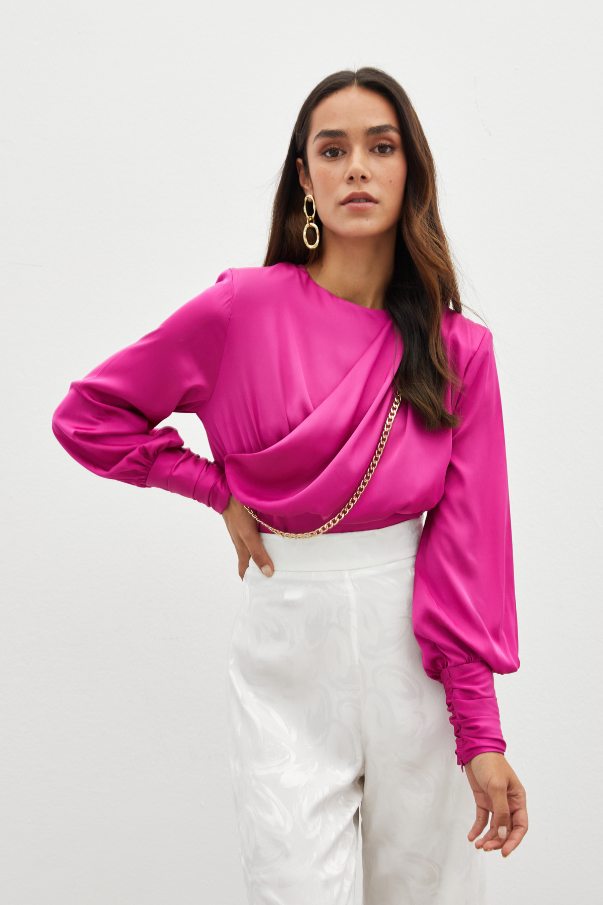 Ön Zincirli Saten Bluz - FUŞYA