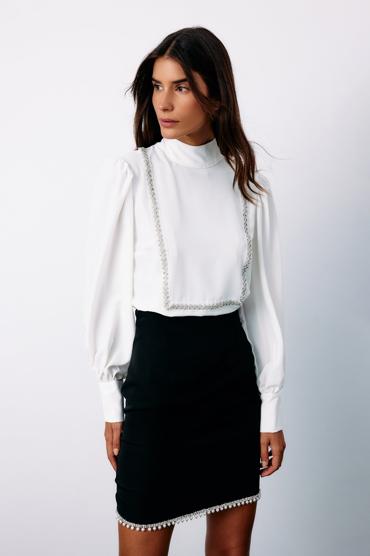 Önü Taş Detaylı Bluz - EKRU