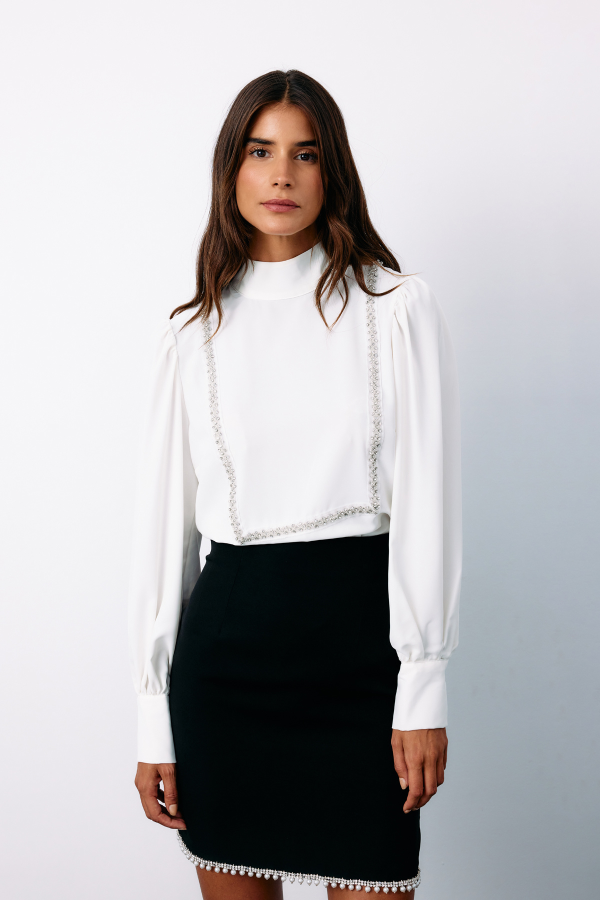 Önü Taş Detaylı Bluz - EKRU