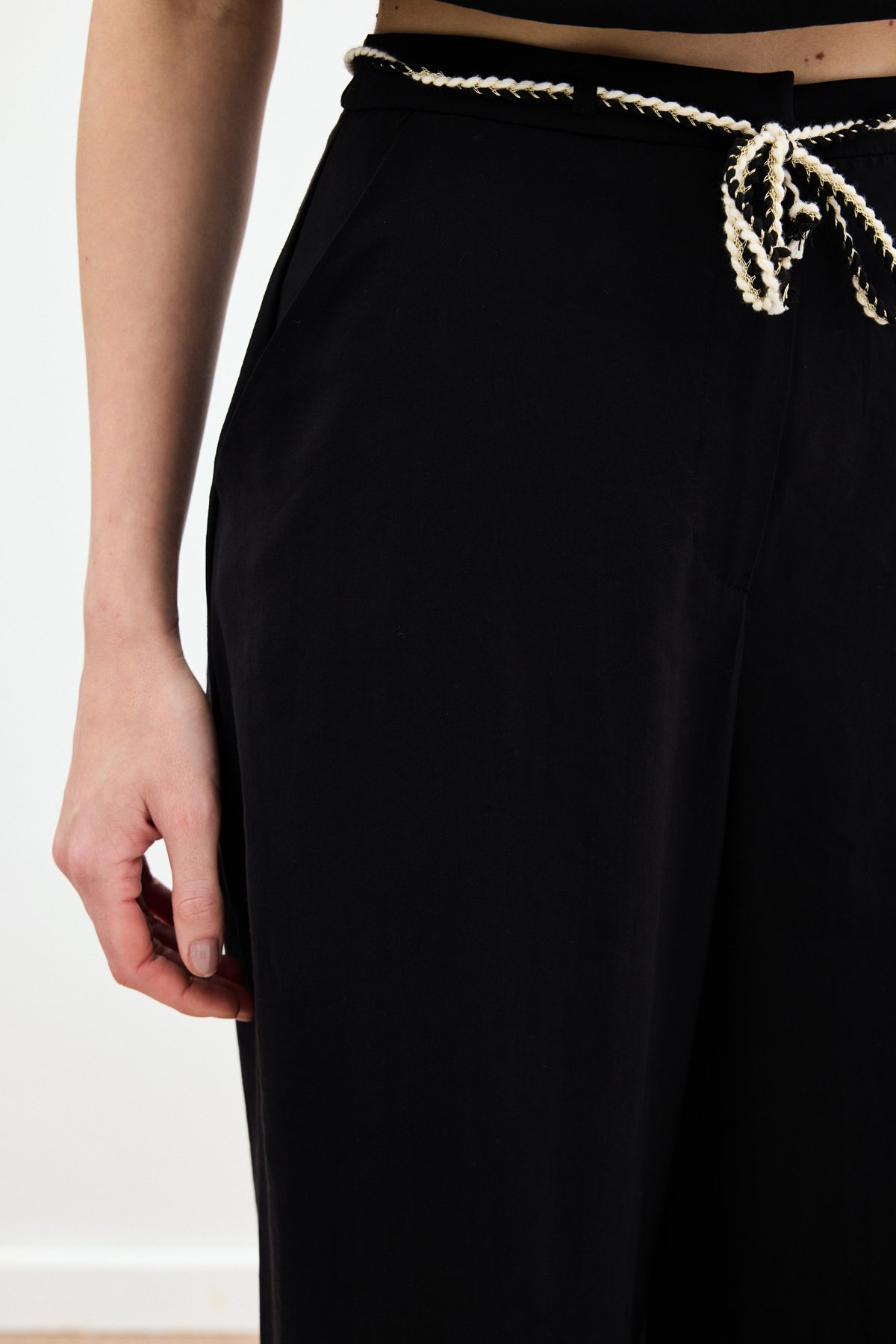 Örgü Kemerli Pantolon - Siyah