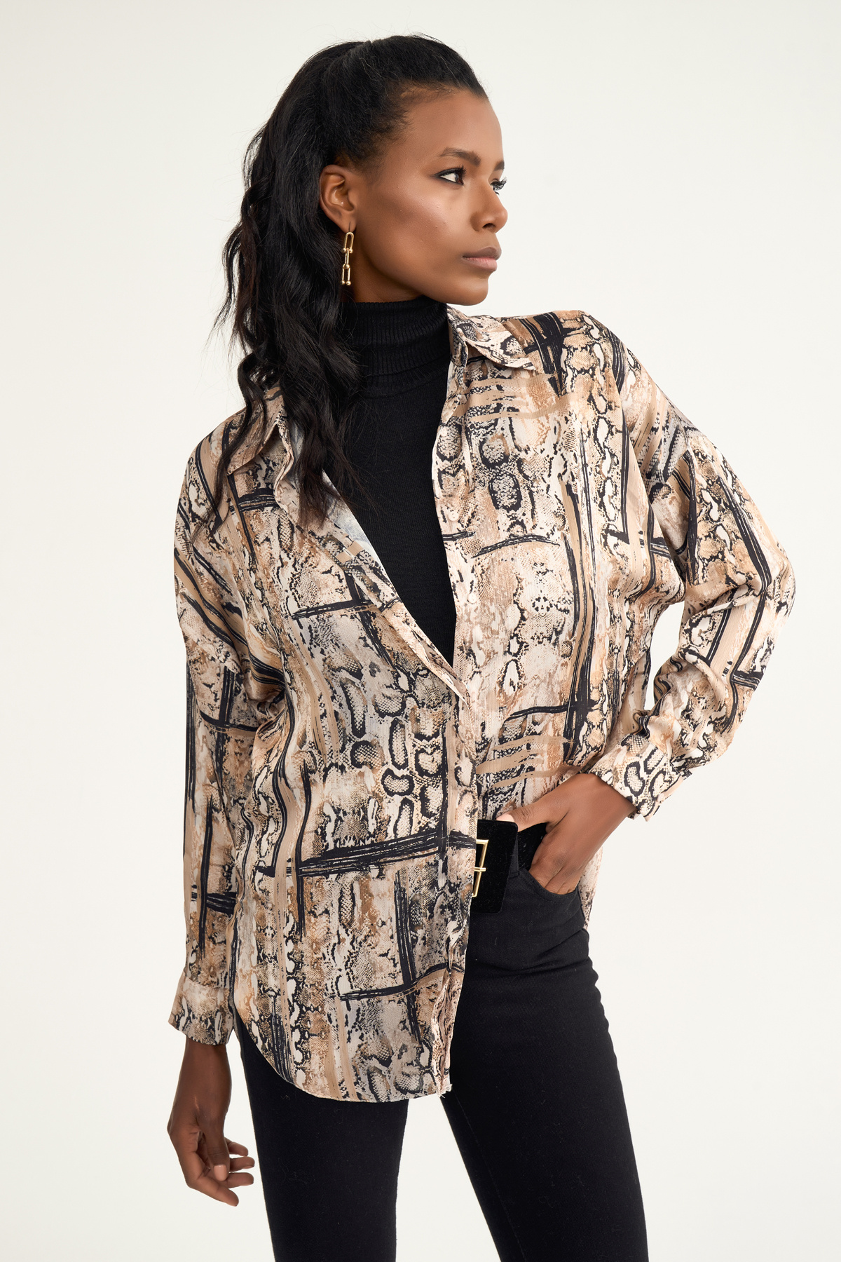 Oversized snake print shirt - BEIGE