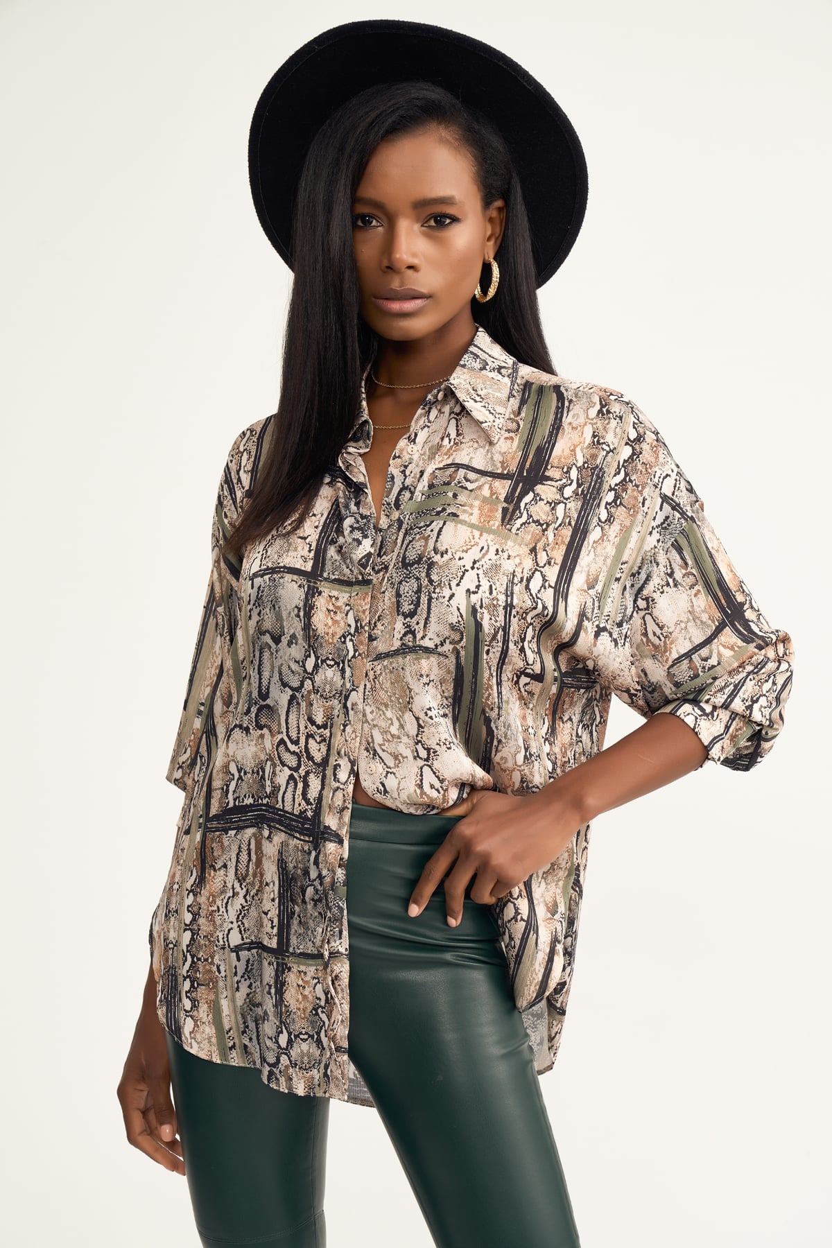 Oversized snake print shirt - GREEN ALMOND